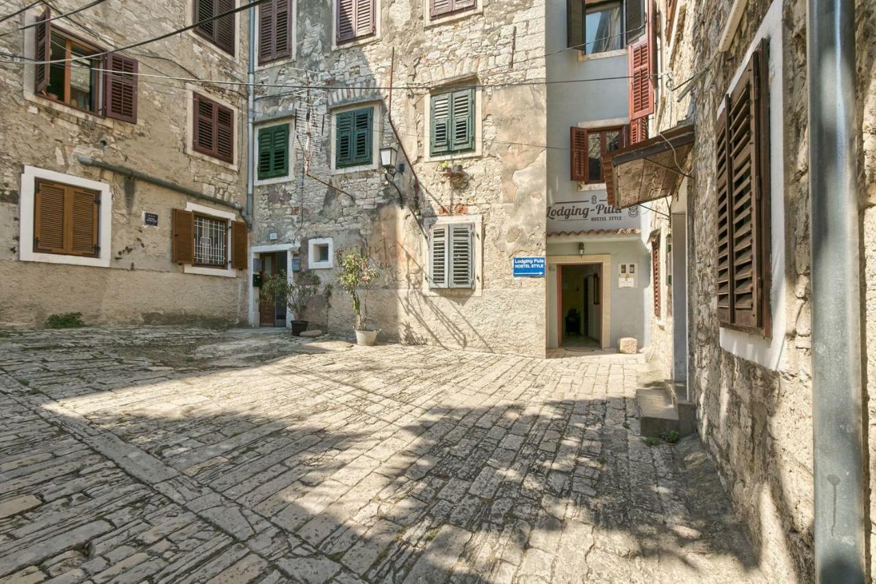 Old Town Apartments In City Center Пула Екстер'єр фото